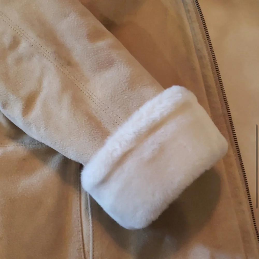 St. John’s Bay fur lined shearling hooded coat - Picture 7 of 8